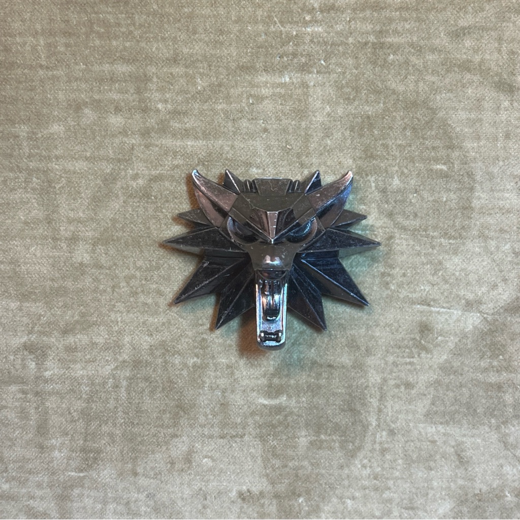 Dark Horse Deluxe Wild Hunt 3: The Witcher Wolf Medallion Paperweight Loot Crate